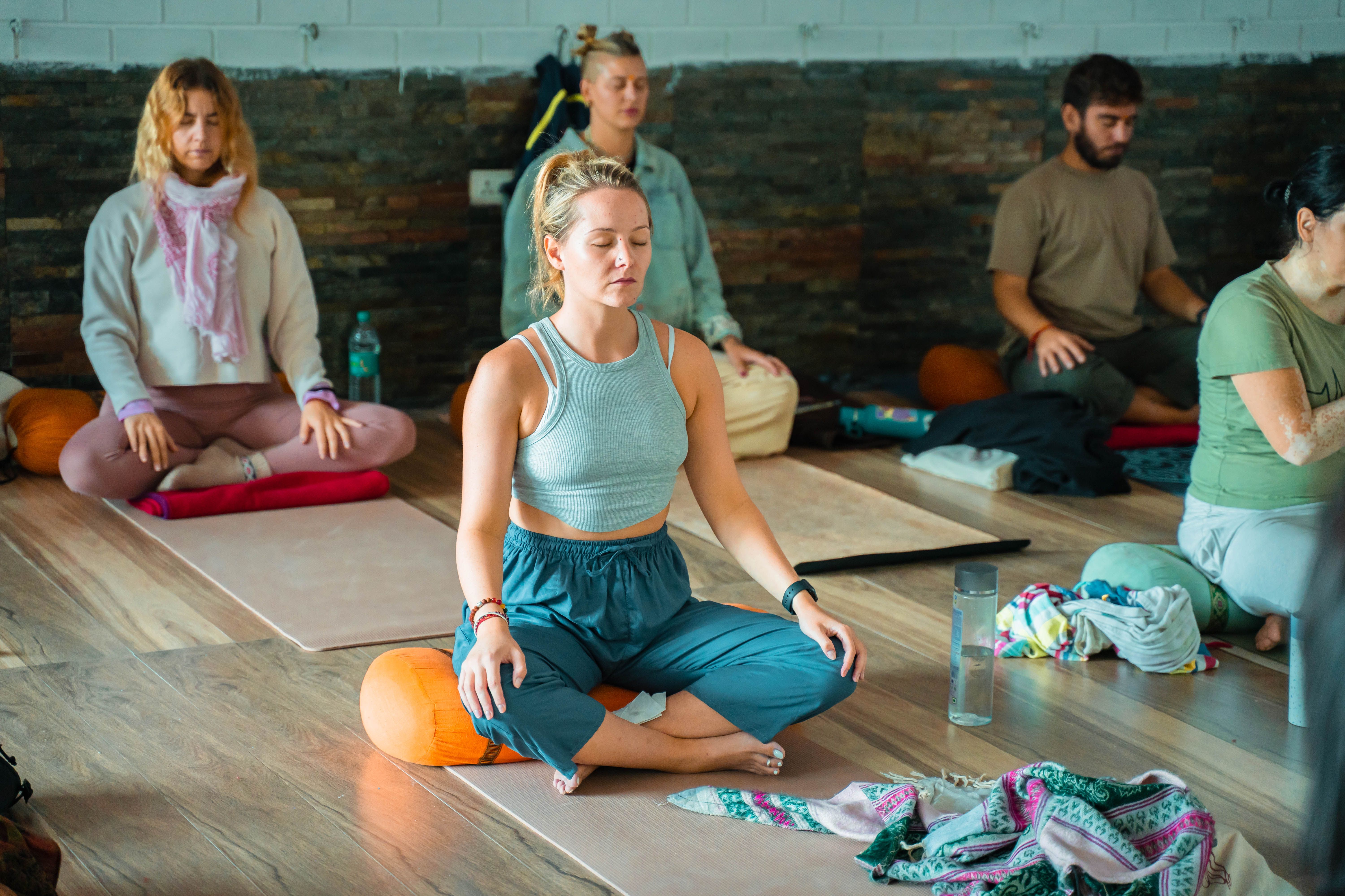 Práctica de yoga en grupo